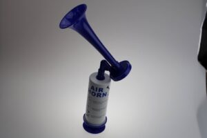 Trąbka kibica fanfara na sprężone powietrze ręczna 130 dB